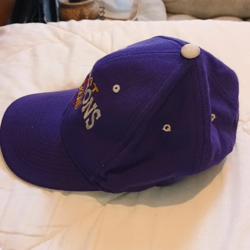 VINTAGE LA LAKERS 2002 3-PEAT NBA CHAMPIONS American Cap 100% Acrylic Kobe Shaq - Picture 7 of 7